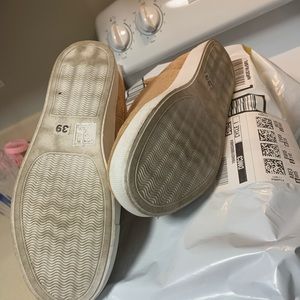 EMERY ROSE Minimalist Slip On Booties